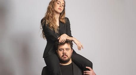 Berfu Eser Yenenler Cift Terapisi stand up 1