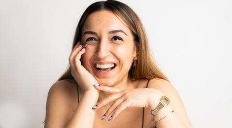 Ozge Ozel Tek Kisilik Standup Gosterisi