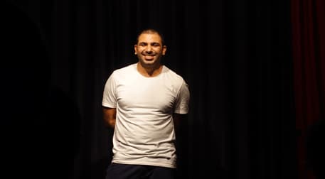 Ilker Gumusoluk Tek Kisilik Gosteri Standup
